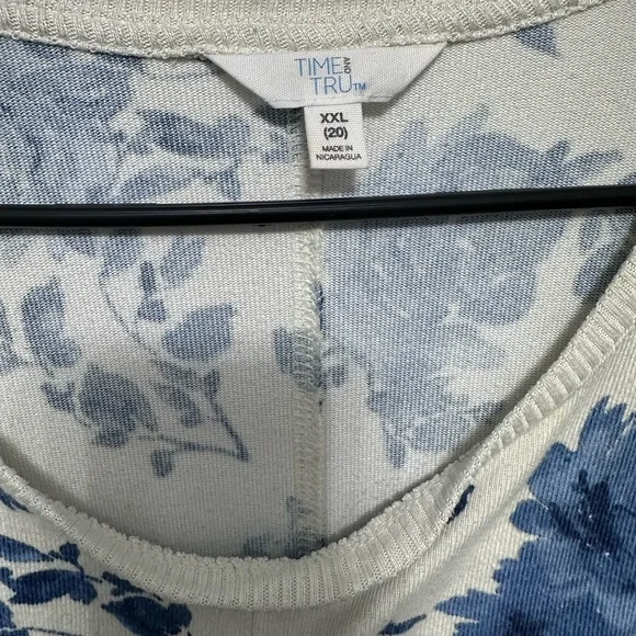 Time and Tru Blue Floral Knit Top - Picture 2 of 4